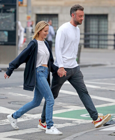 FORELSKET: De to turtelduene bryr seg fint lite om paparazziene. Her fotografert i oktober i fjor. Foto: NTB Scanpix FORELSKET: De to turtelduene bryr seg fint lite om paparazziene. Her fotografert i oktober i fjor. Foto: NTB Scanpix